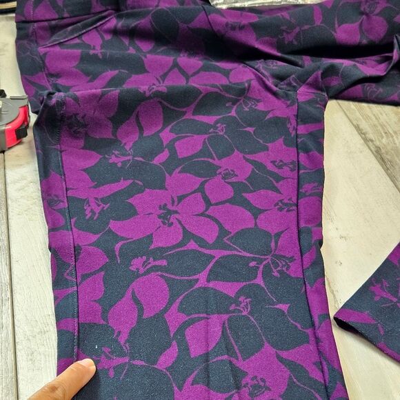 Chicos Travelers Pants Crepe Floral Straight Leg Pull On Sz 2R 12R Purple Travel - Picture 15 of 15